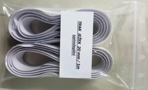 Trak ježek 20 mm /1 m - samolepilen BELI